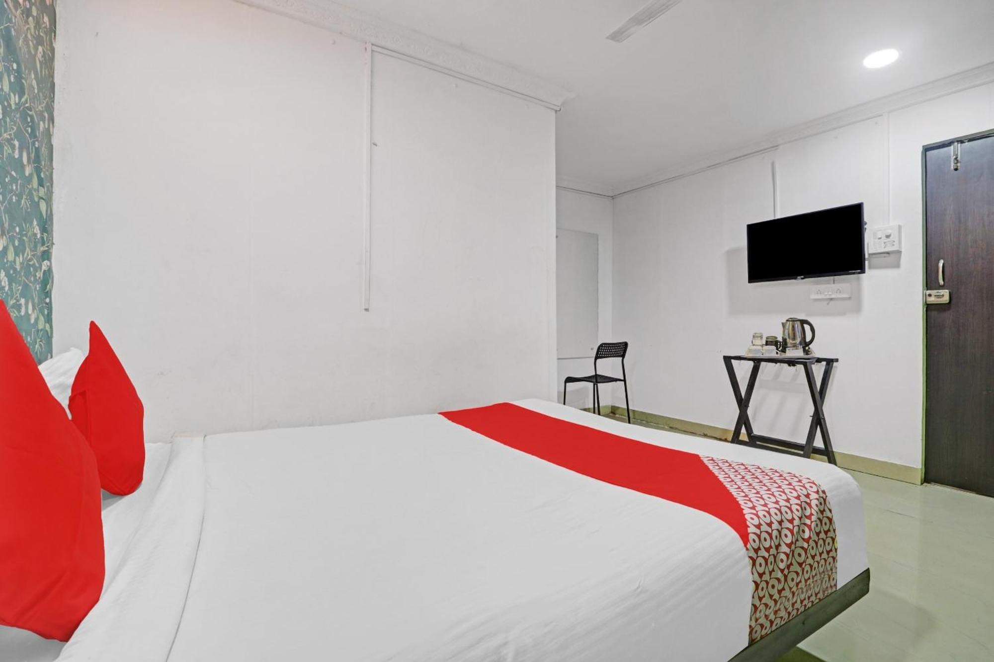 Hotel O New Lakeview Palace ไฮเดอราบัด ภายนอก รูปภาพ