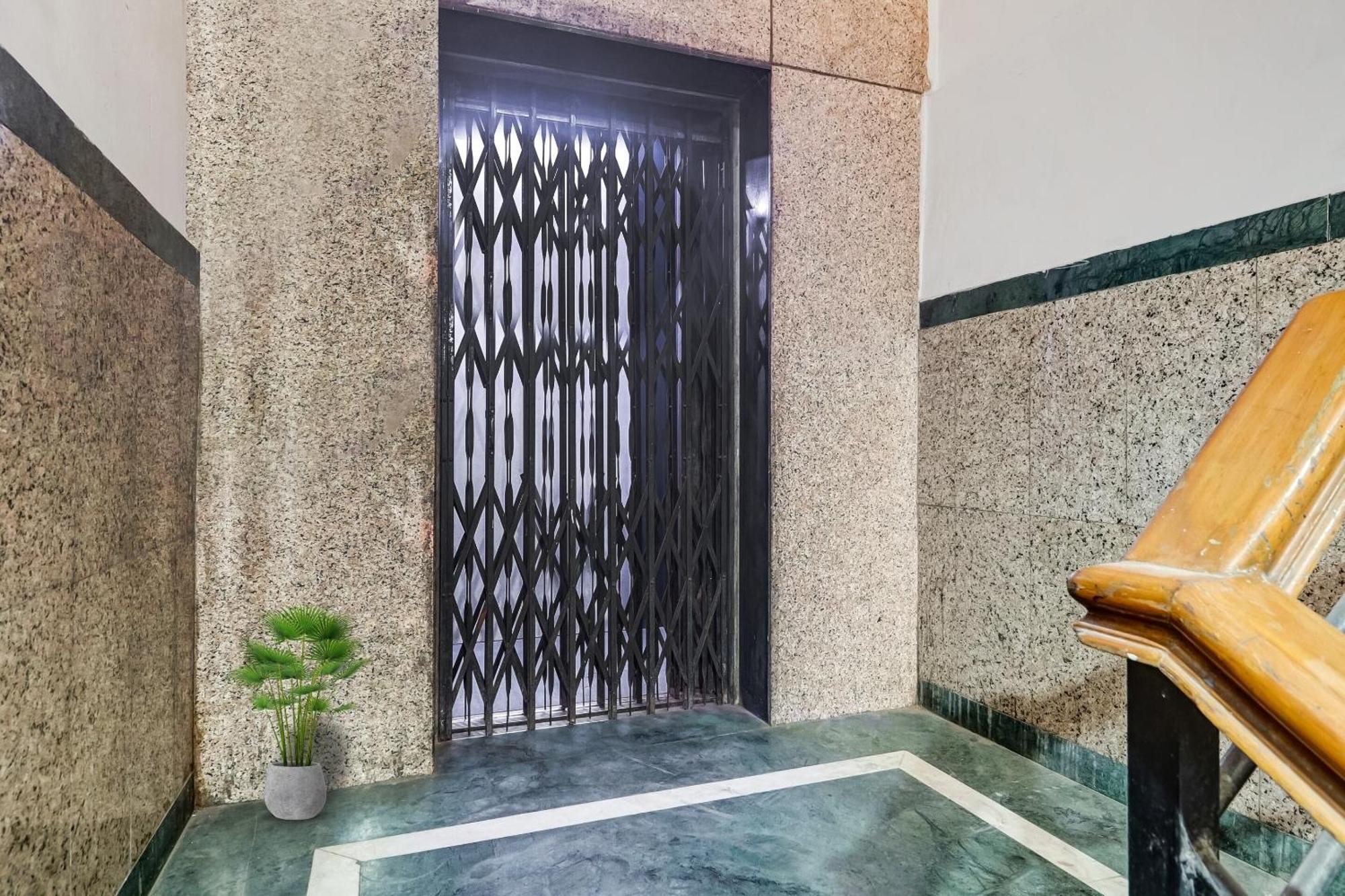 Hotel O New Lakeview Palace ไฮเดอราบัด ภายนอก รูปภาพ